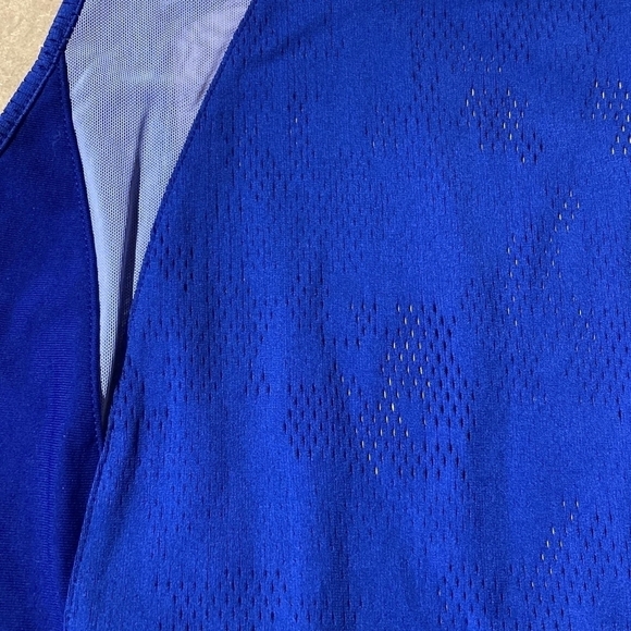 Under Armour Heat Gear Blue Sheer Tank Top Women's Medium M Open Back Fitted EUC - Picture 11 of 13